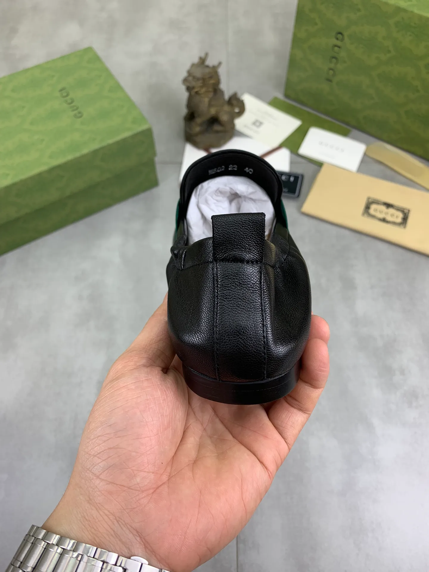 Men's Men's Shoes💰P520💰【New Style】Water-dyed Niuli Gucci's most popular selection of lazy slip-on leather shoes (Gucci) official website latest Gucci lazy leather shoes, hot style 💥 simple and elegant style, exclusive for trendy men. Unique official website latest brand original double G embossing Elements 👑 Original Gucci decoration, fashionable and elegant, fabric original calfskin ✅ fully imported first-layer cowhide lining, official website designated wear-resistant, rubber business outsole, classic model taken at the counter in real life 🎬38-44 black brown optional